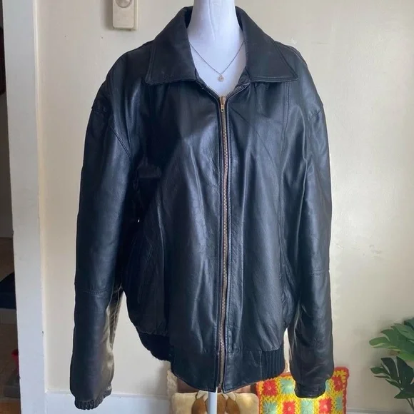 SOLD black leather bomber jacketSOLD - Picture 5 of 8